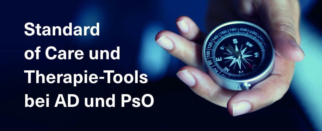 Hand hält einen Kompass