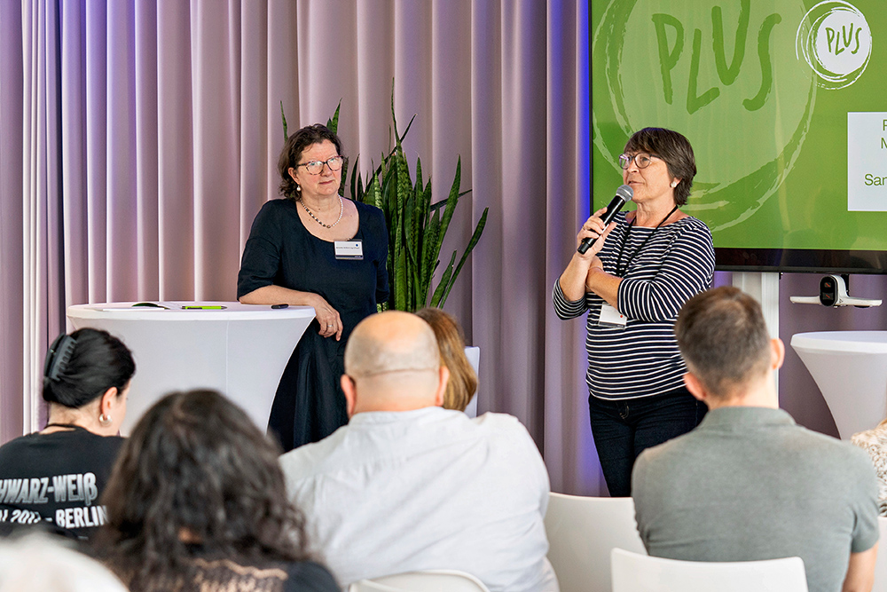 Annette Hüllstrung-Limper und Marion Blickhäuser